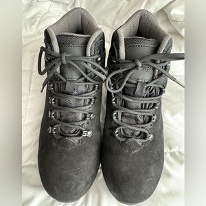 Waterproof Leather Work-boot with Reinforced Toe Protection